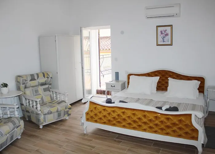 Judita Villa *